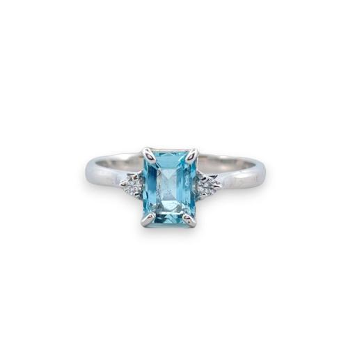 RING IN WHITE GOLD WITH OCTAGONAL CUT AQUAMARINE AND DIAMONDS