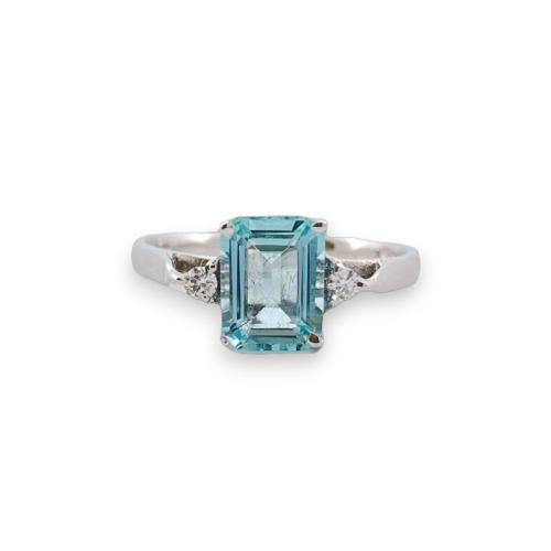 RING IN WHITE GOLD WITH OCTAGONAL AQUAMARINE AND DIAMONDS
