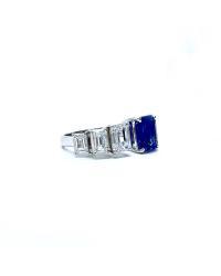 RING IN WHITE GOLD WITH SAPPHIRE AND DIAMONDS - photo 1