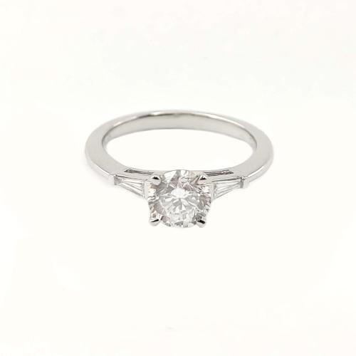 SOLITAIRE RING IN WHITE GOLD AND DIAMONDS