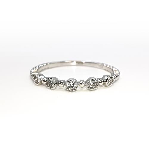 WHITE GOLD RING WITH A DIAMONDS