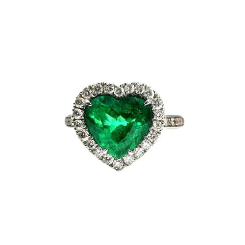 WHITE GOLD, DIAMONDS AND EMERALD RING