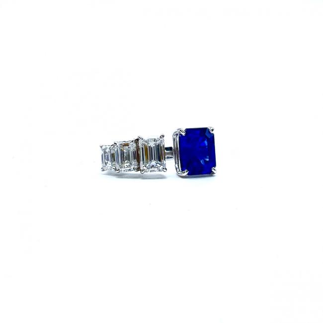 RING IN WHITE GOLD WITH SAPPHIRE AND DIAMONDS
